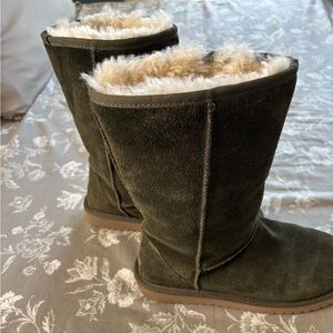 Koolaburra Olive Suede Boots with Tan Soles